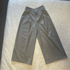 Club Monaco Gray wide leg Culotte Pants. Size 0.